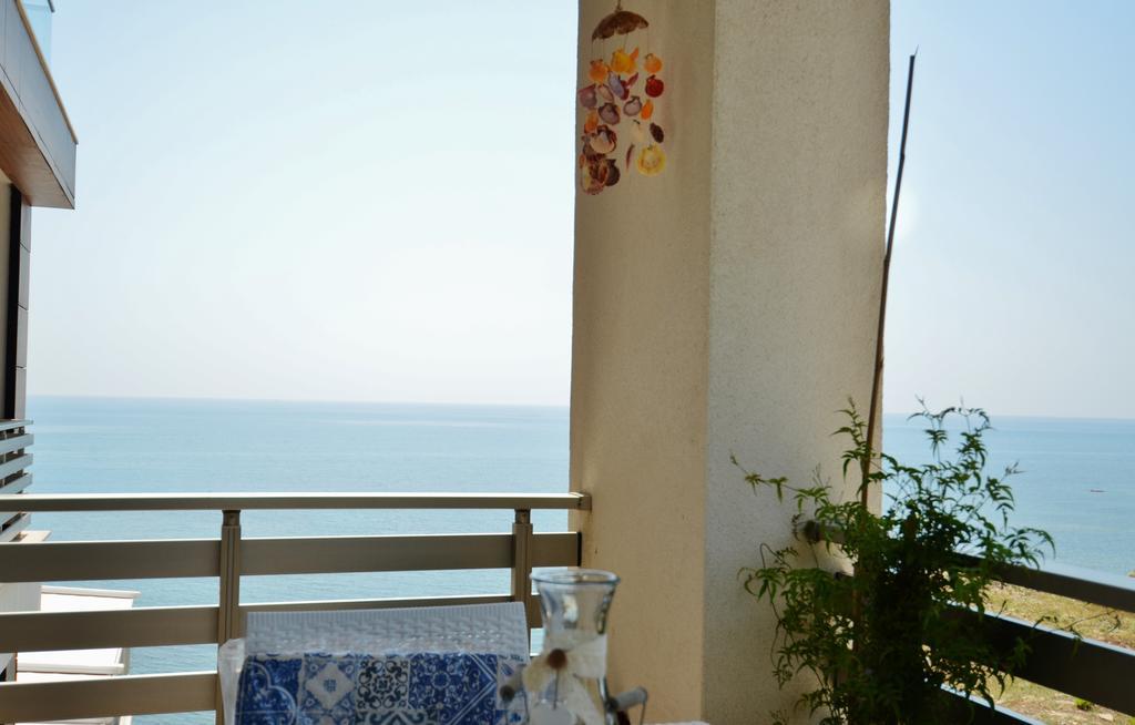 West Beach Apartment Дуррес Экстерьер фото